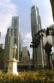 Raffles' Statue at Empress Place